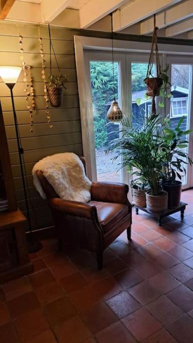 Comfortable Chalet In A Unique Location In Forest 에선 외부 사진